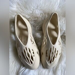 Adidas Yeezy foam runner men’s size 10